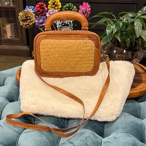 Chic Tan Vintage Woven Crossbody Bag